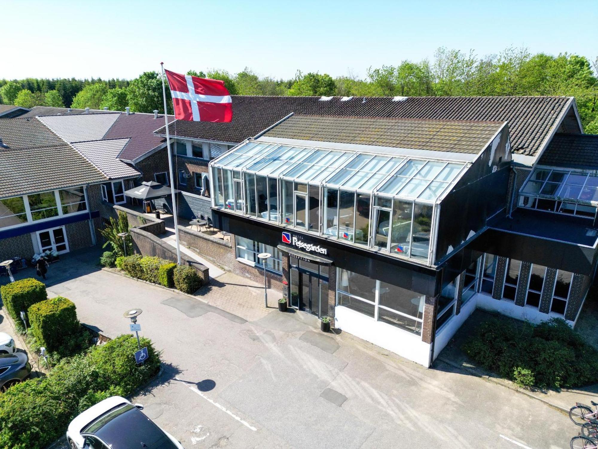 Hotel Pejsegaarden Brædstrup Exterior photo