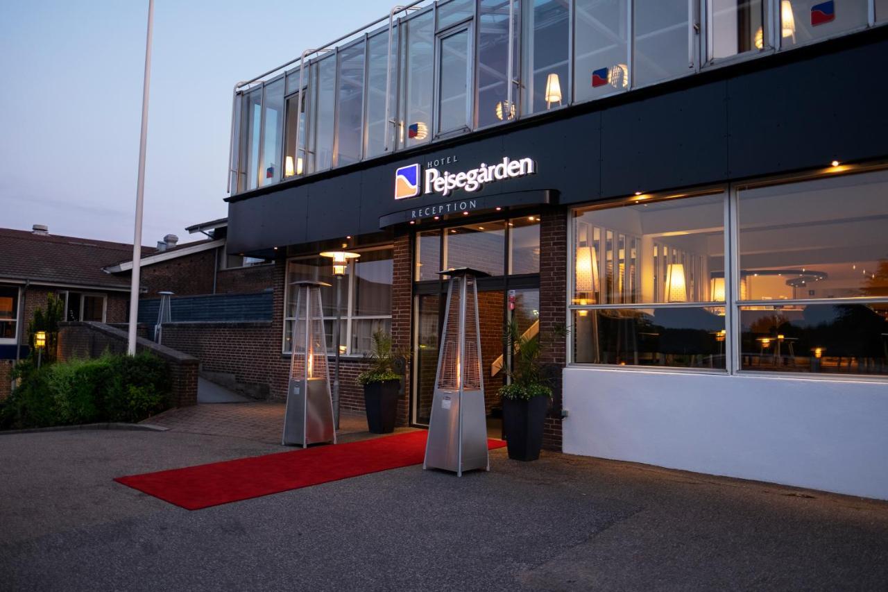 Hotel Pejsegaarden Brædstrup Exterior photo